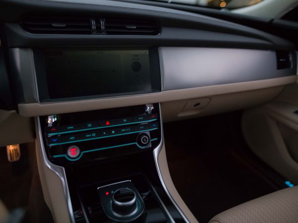Jaguar XF 2.0D I4 (180CV) Prestige Auto 4WD nuevo Zaragoza