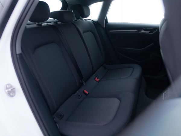 Audi A3 Sedan 1.6 TDI clean d 110CV S line ed nuevo Zaragoza